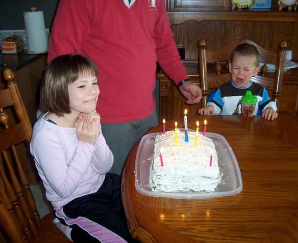 Parce que c'est l'anniversaire de sa sœur et pas le sien