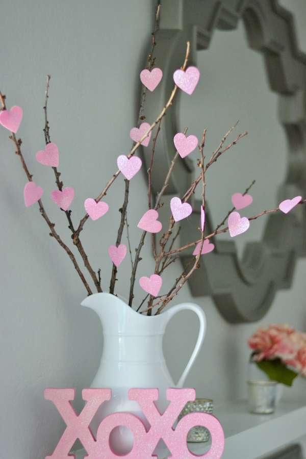 Bouquet déco avec des branches et des cœurs en papier