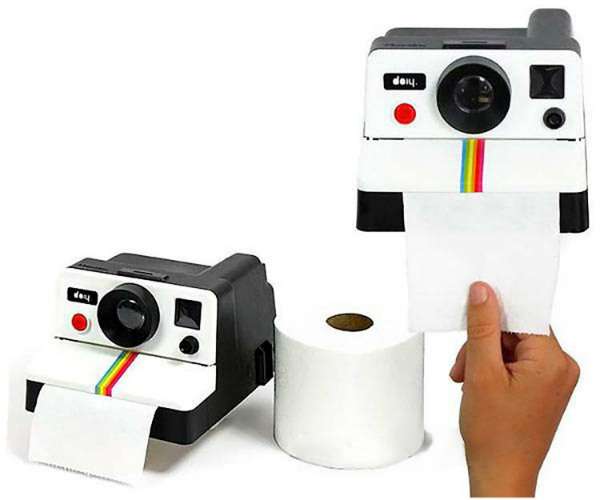 Un distributeur de papier toilette en forme d'appareil photo