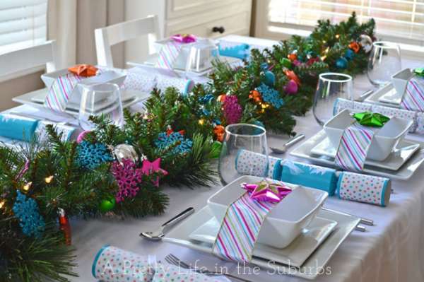Une table de Noël aux couleurs acidulées