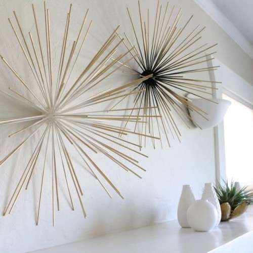 Une sculpture très chic avec des brochettes en bambou et de la peinture