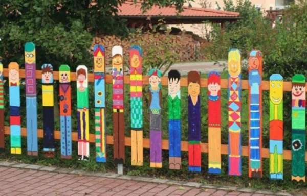 Une palissade en palette à décorer avec les enfants