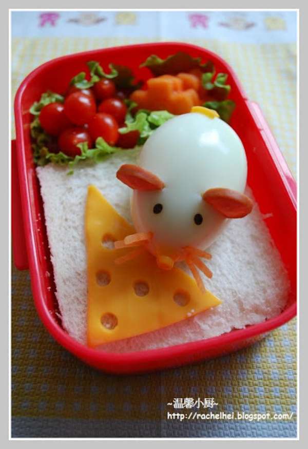 Une souris dans la salade