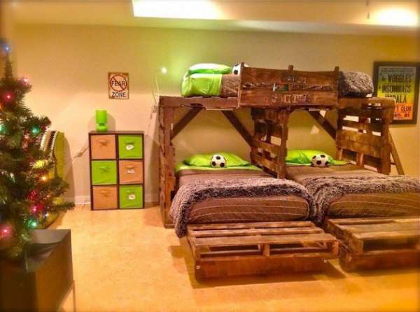Des lits superposés pour trois enfants
