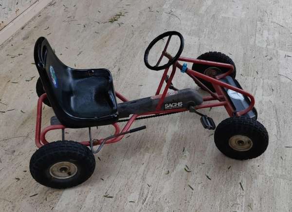 Ma voiture à pédales qui a survécu à 35 ans d'utilisation