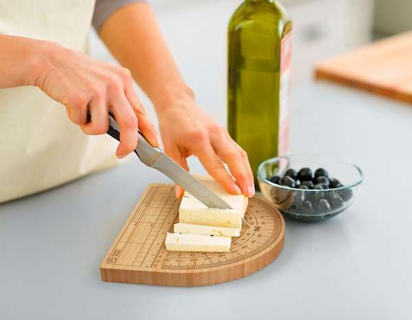 Une planche à découper spécialement conçue pour vos fromages