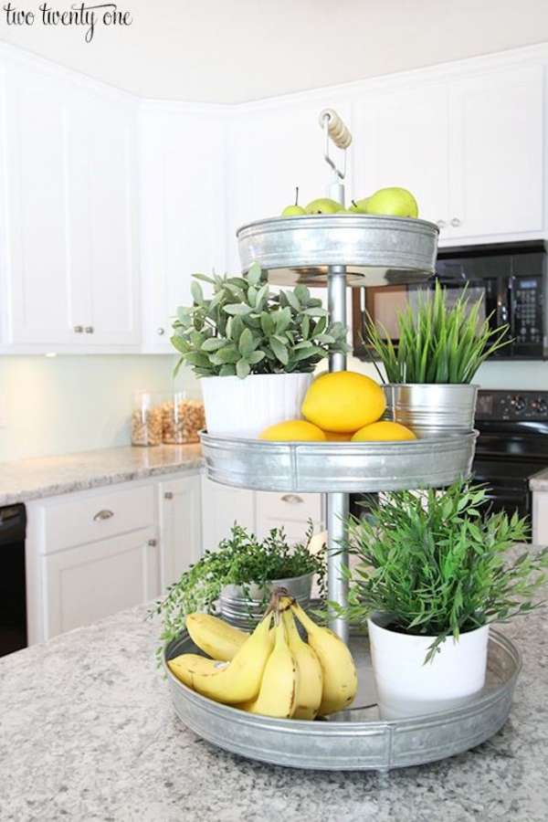 Un plateau à étages pour mettre encore plus de fruits et de plantes aromatiques