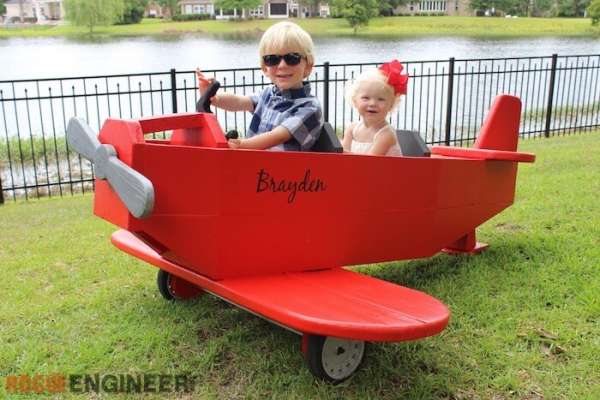 Un avion en bois pour vos futures pilotes