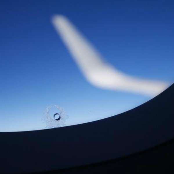 Le petit trou dans les fenêtres de l'avion