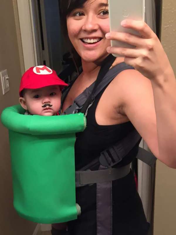 Bébé déguisé en Super Mario