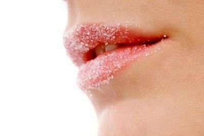 Utilisez ce que vous avez à la maison pour exfolier vos lèvres