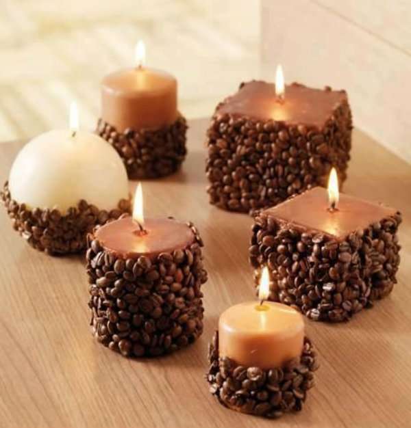 Bougies décorées avec des grains de café
