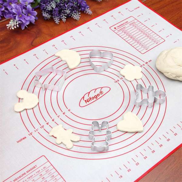 Un tapis de cuisson avec un guide pour mesurer votre disque de pâte correctement