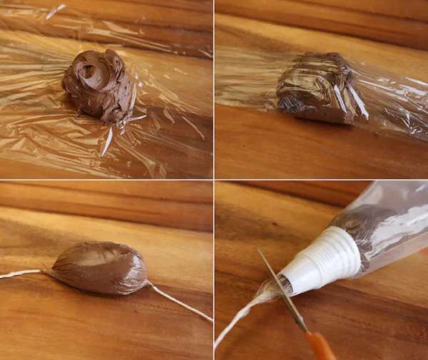 Evitez de salir la poche à douille en utilisant du film alimentaire pour emballer le glaçage avant de le mettre dans la poche à douille
