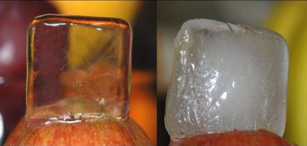 Faites des glaçons transparents pour vos cocktails en utilisant de l'eau bouillante