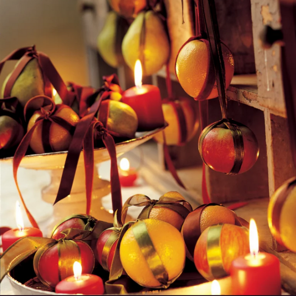 Des fruits en guise de boules de Noël