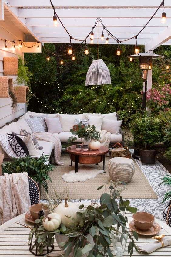 L'ambiance harmonieuse et chaleureuse sur cette terrasse