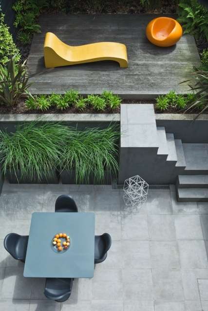 Terrasse minimaliste à deux niveaux