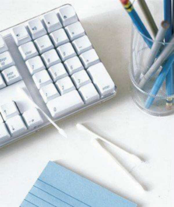 Nettoyez votre clavier avec des cotons-tiges