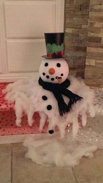 Le bonhomme de neige en train de fondre