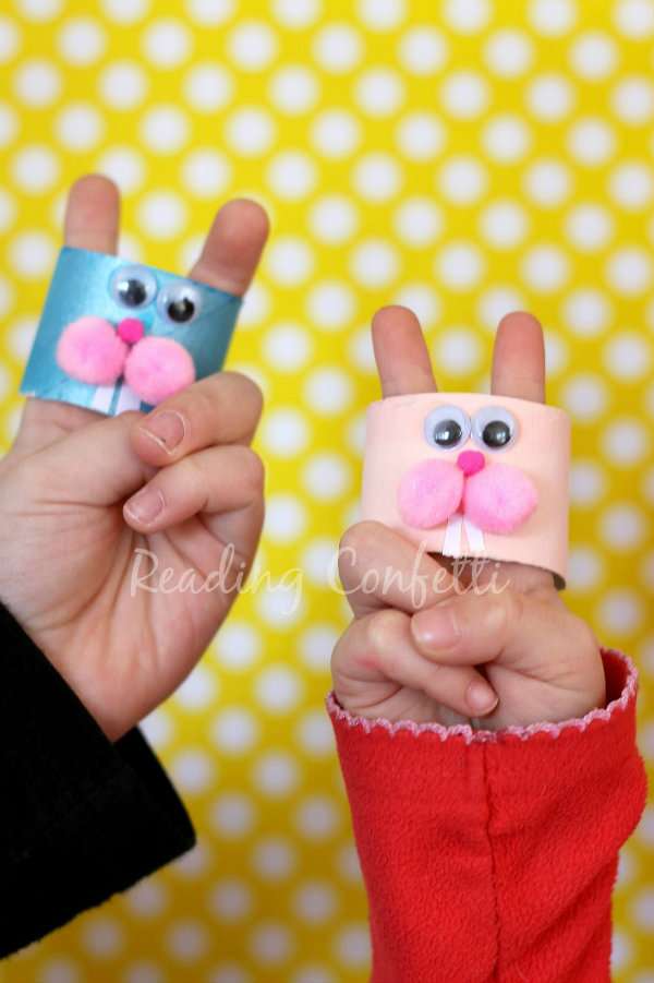 Marionnettes de doigts petits lapins pour raconter des histoires et danser