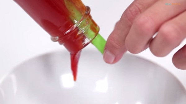 Faire couler le ketchup