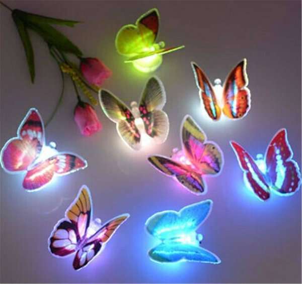 Papillons lumineux magiques aux couleurs changeantes