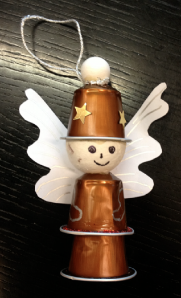 Ange gardien avec des capsules de café