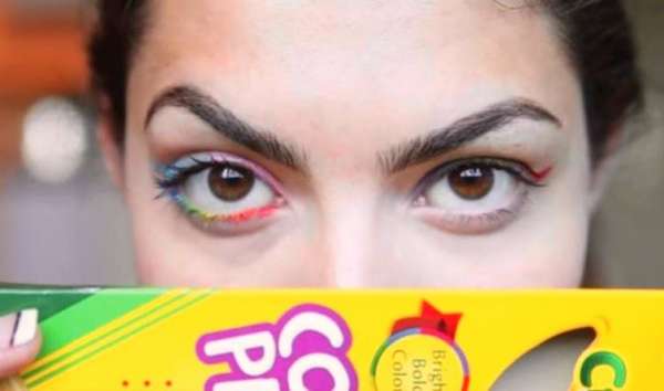 N'utilisez pas de crayons de couleurs sur vos yeux en guise d'eye-liner