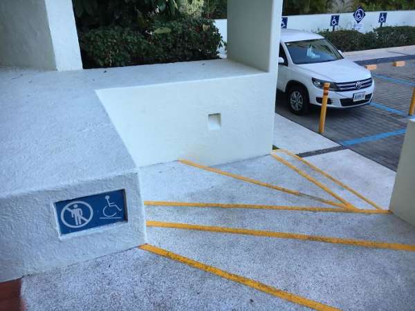 Un escalier pour les personnes handicapées