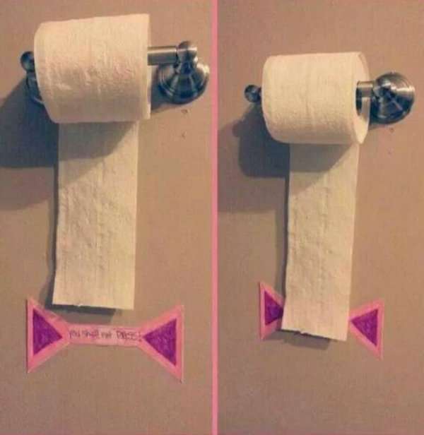 Ayude a los niños a sacar la longitud correcta de papel higiénico marcando la pared con cinta adhesiva