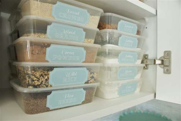 Optez pour des bacs en plastique hermétiques pour conserver vos aliments qu'ils soient au frigo ou dans le placard