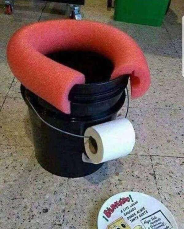 Des toilettes improvisées pour le camping