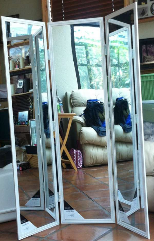 Un paravent à miroirs