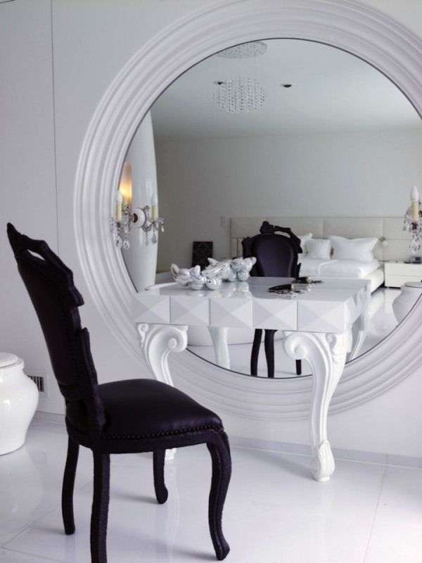 Un très beau miroir pour la chambre