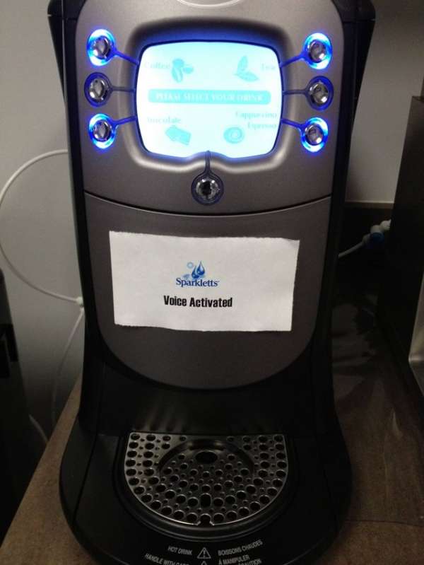 J'ai fais croire à mes collègues que la nouvelle machine à café est activée par la voix...meilleures trois heures de ma vie