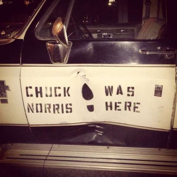 Chuck Norris, mais pourquoi tu fais ça