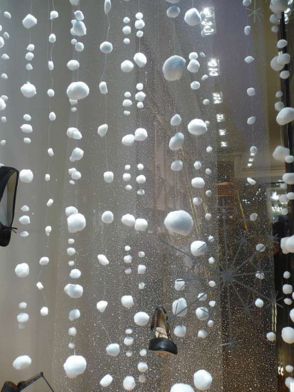 Un rideau de neige en boules de coton