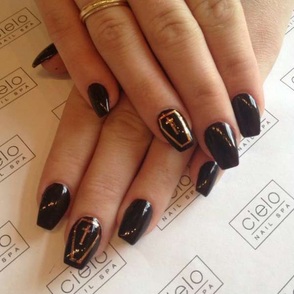 Nail art cercueils pour Halloween