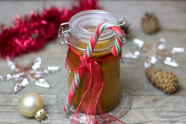 Gâteau prêt à manger dans un pot de confiture