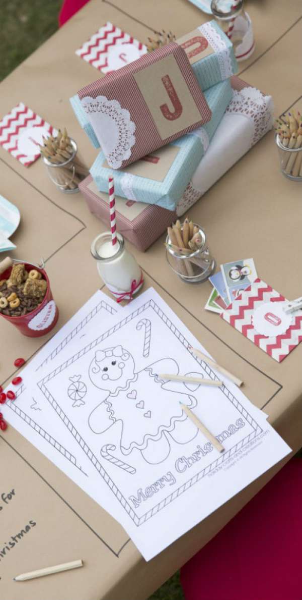 Des feuilles de coloriage à mettre sur la table pour calmer les enfants