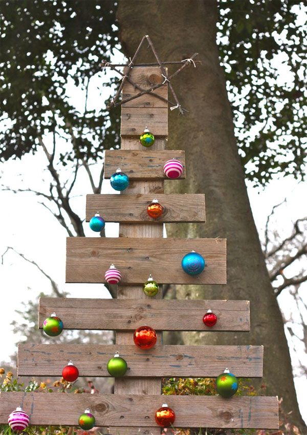 Sapin de Noël d'extérieur à partir d'une palette