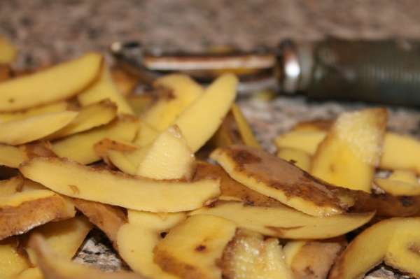 Des épluchures de pommes de terre pour masquer les cheveux gris