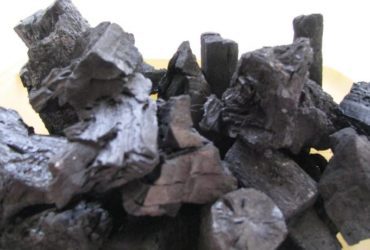 Enlever les mauvaises odeurs grâce au charbon de bois