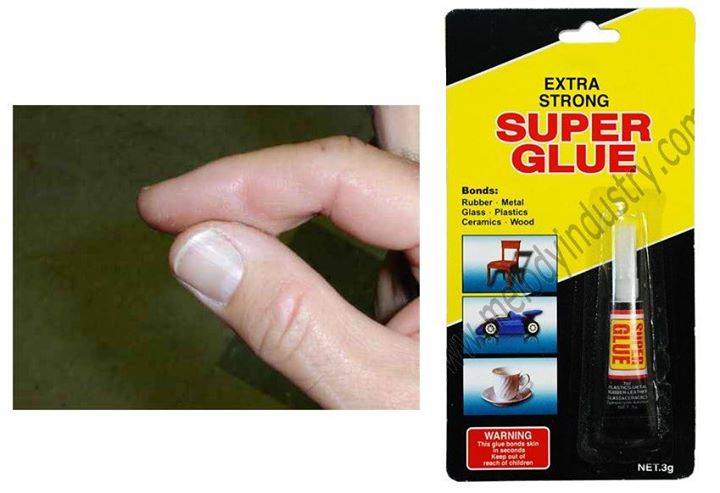 Enlever la super glue des doigts