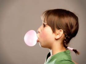 Enlever une tache de chewing-gum