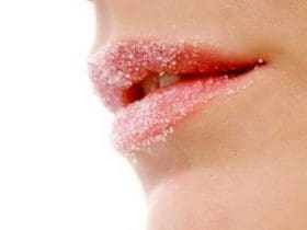Gommage pour les lèvres fait maison