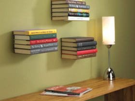 Etagère de livres invisible