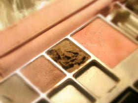 Réparer un maquillage poudre cassé