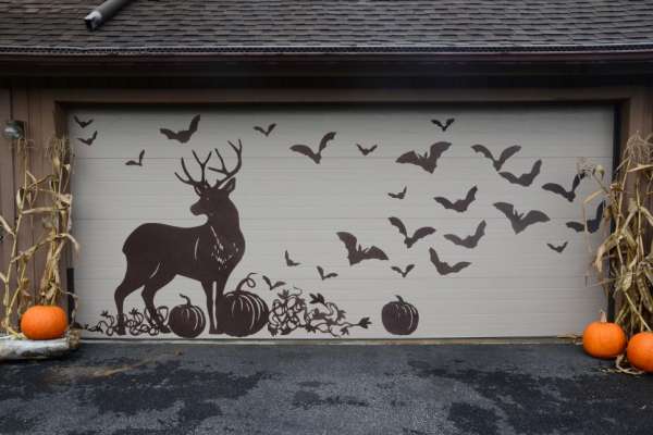 Transformez une porte de garage en une scène sombre d'Halloween